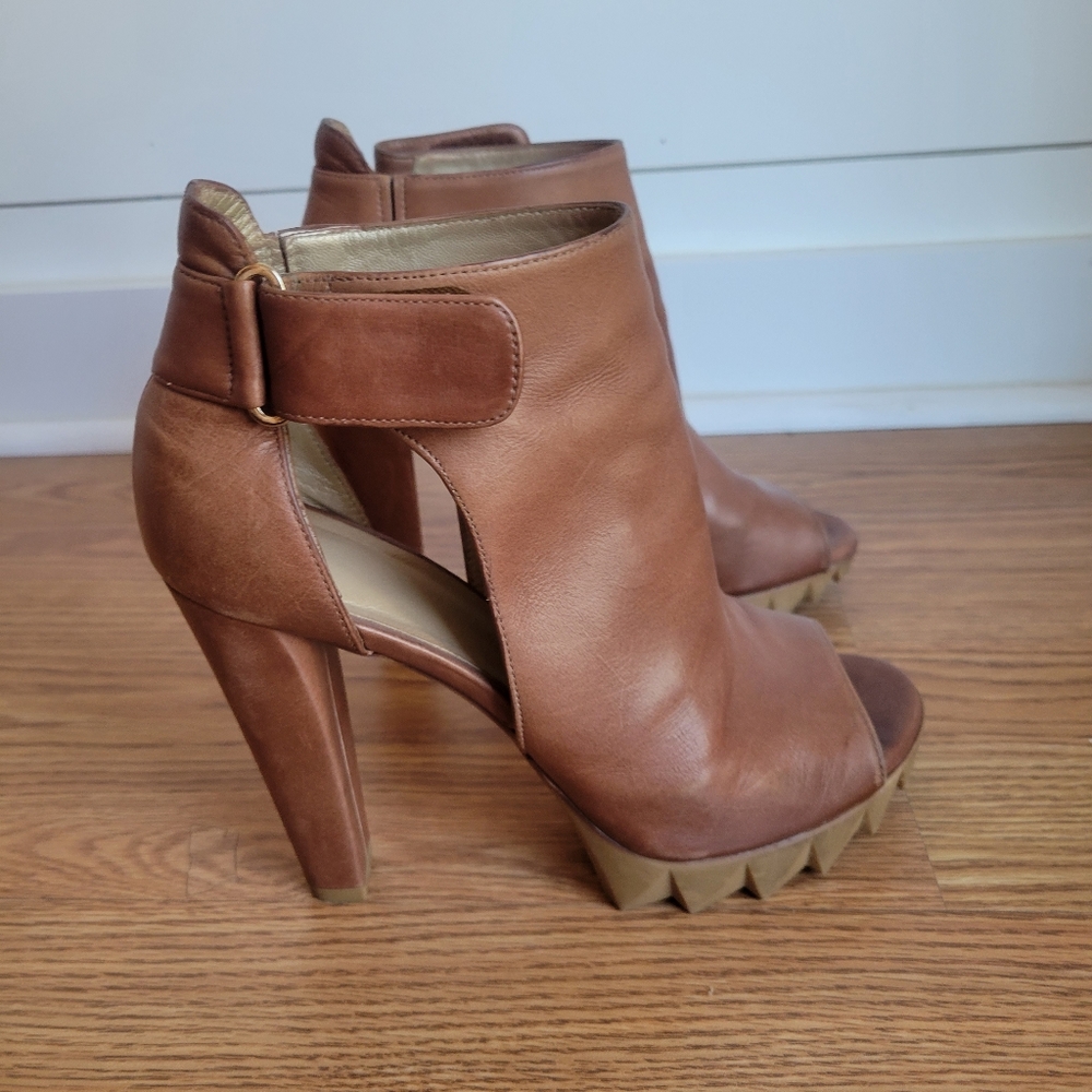Stuart Weitzman Brown Leather Lug Sole Heel